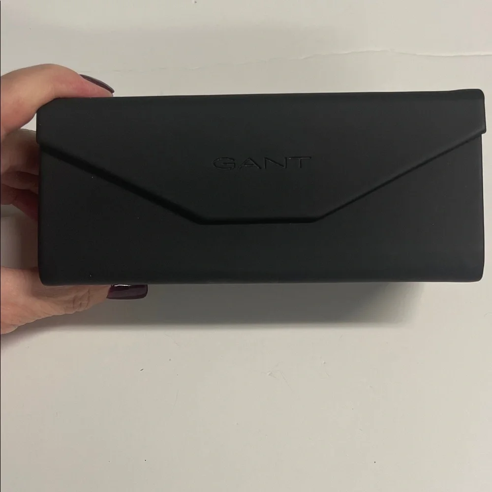 MEN’S GANT MATTE BLACK FAUX LEATHER HARDSHELL EYEWEAR CASE